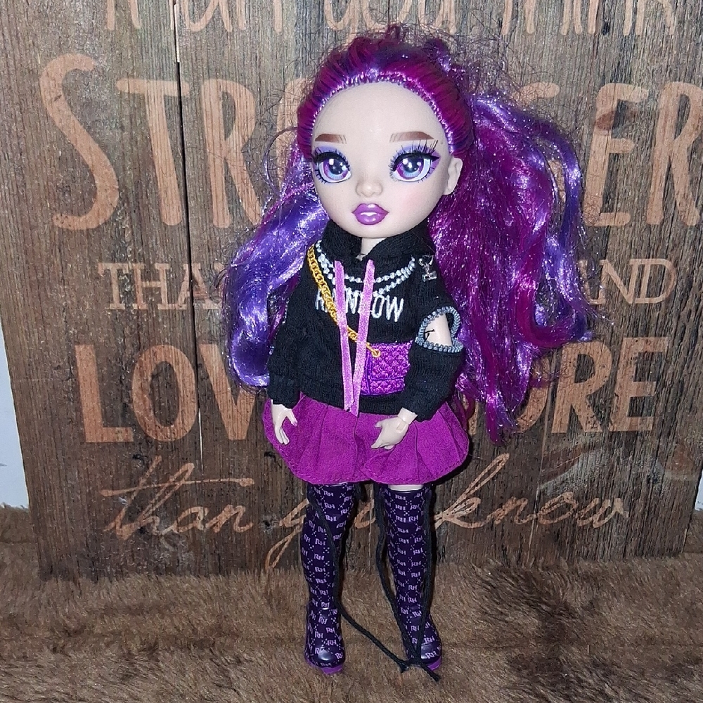 Rainbow High Doll Emi Vanda